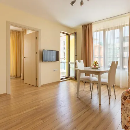 アパートホテル Helios Luxury 3*