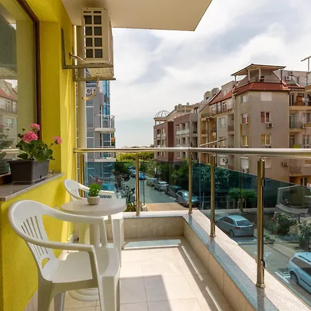 アパートホテル Helios Luxury 3*