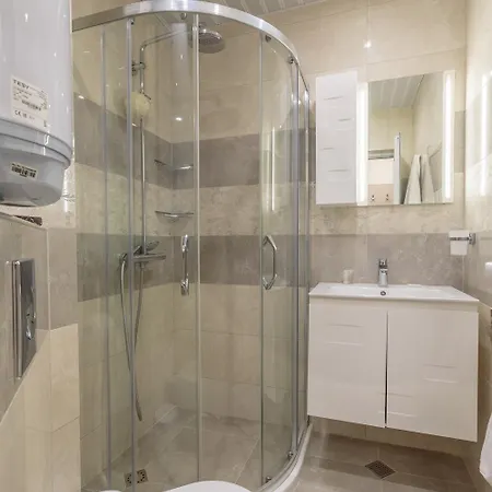 Helios Luxury アパートホテル