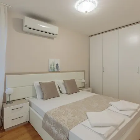 Helios Luxury アパートホテル プリモルスコ