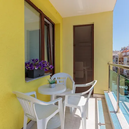 Helios Luxury アパートホテル 3*