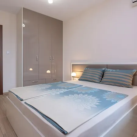 Ξενοδοχείο με διαμερίσματα Helios Luxury 2*