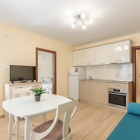 Helios Luxury アパートホテル