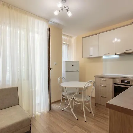 Helios Luxury アパートホテル 3*