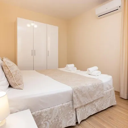 Helios Luxury 公寓式酒店