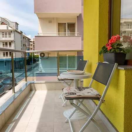 Helios Luxury 公寓式酒店