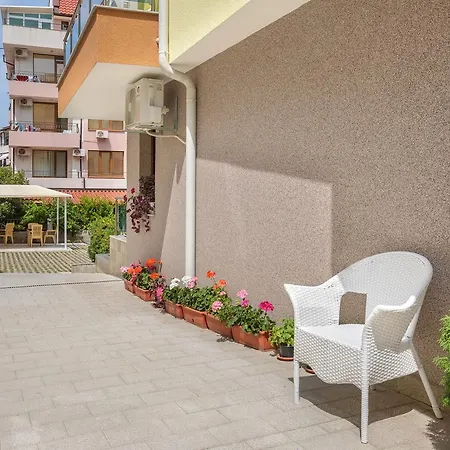 Helios Luxury 公寓式酒店